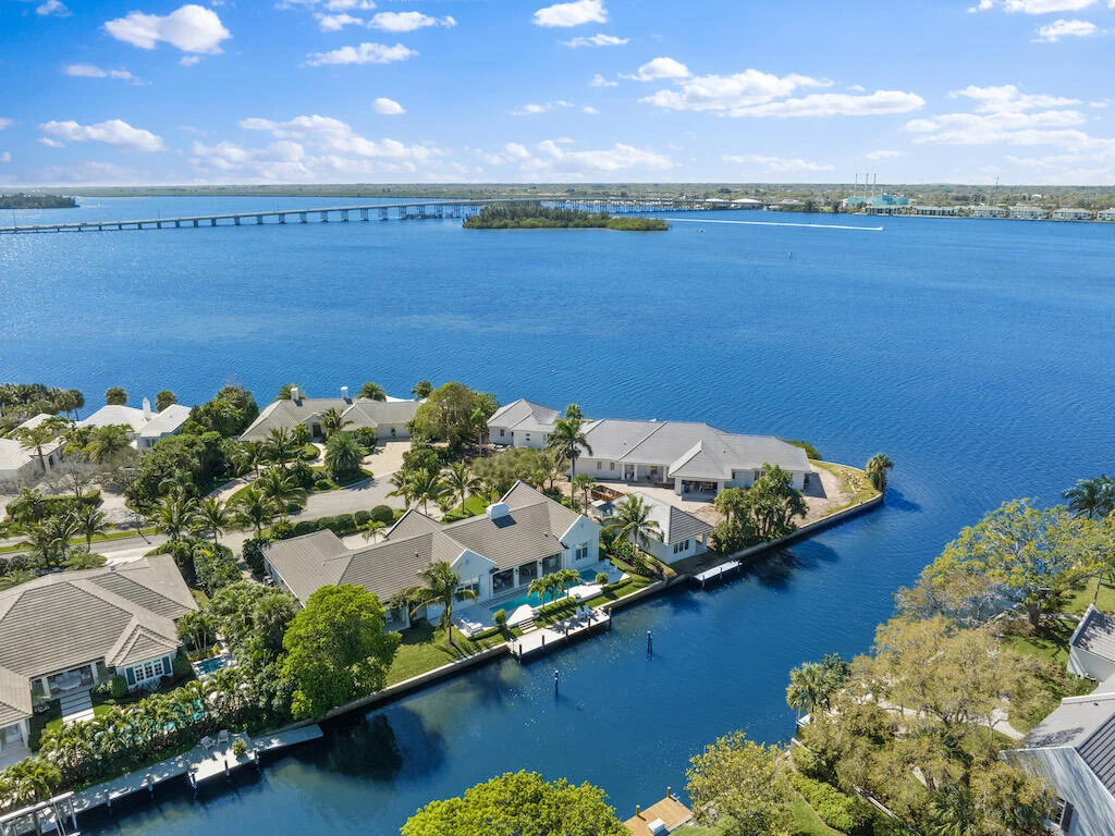 Photo of 501 River Drive