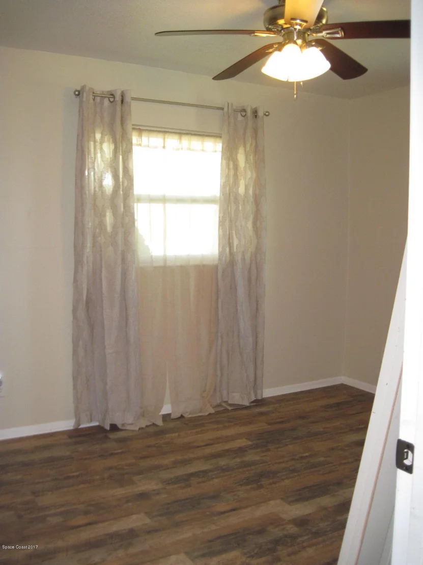 Photo of 2085 Lakeview Drive