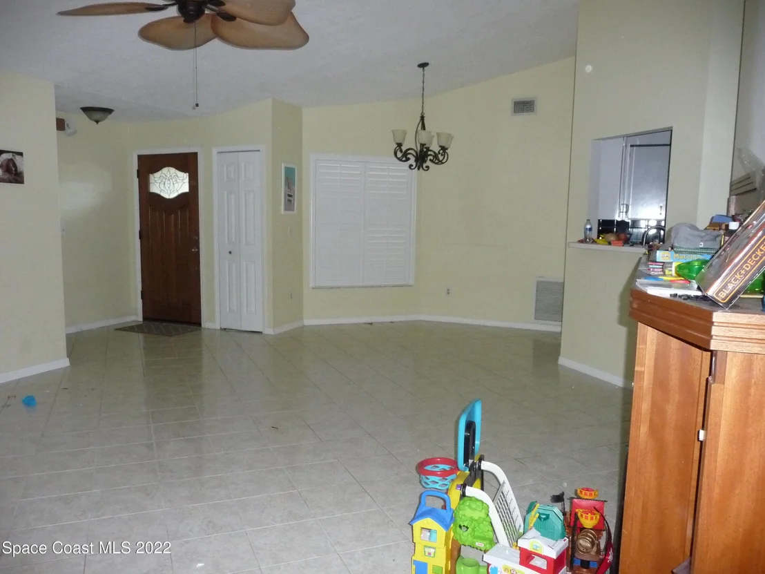 Photo of 1061 Fairlawn Drive