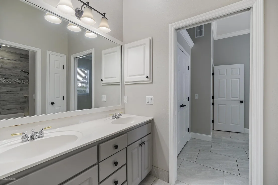 Photo of 991 Stratford Place