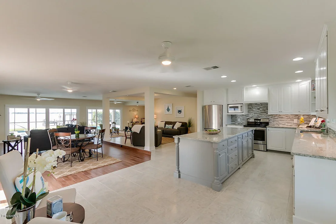 Photo of 427 Riverview Lane