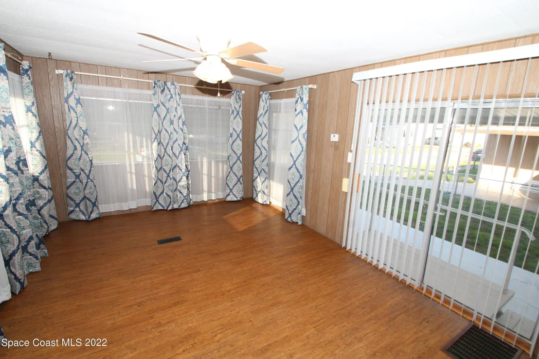 Photo of 2522 Amberly Road NE