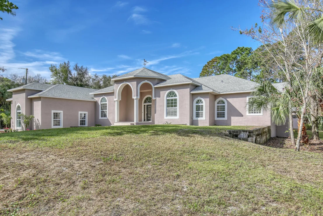 Photo of 1290 Adamson Road