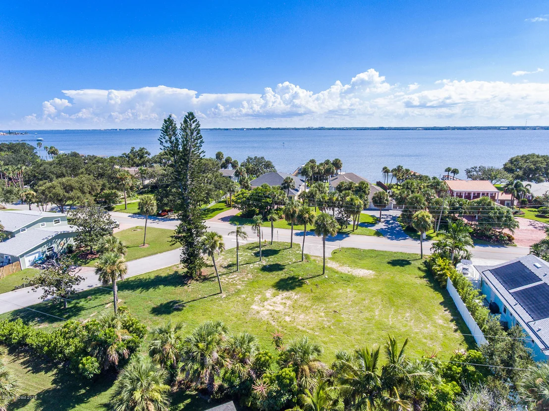 Photo of 303 Riverside Drive