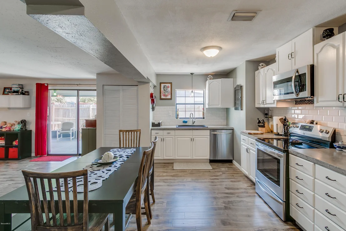 Photo of 1376 Lillian Lane