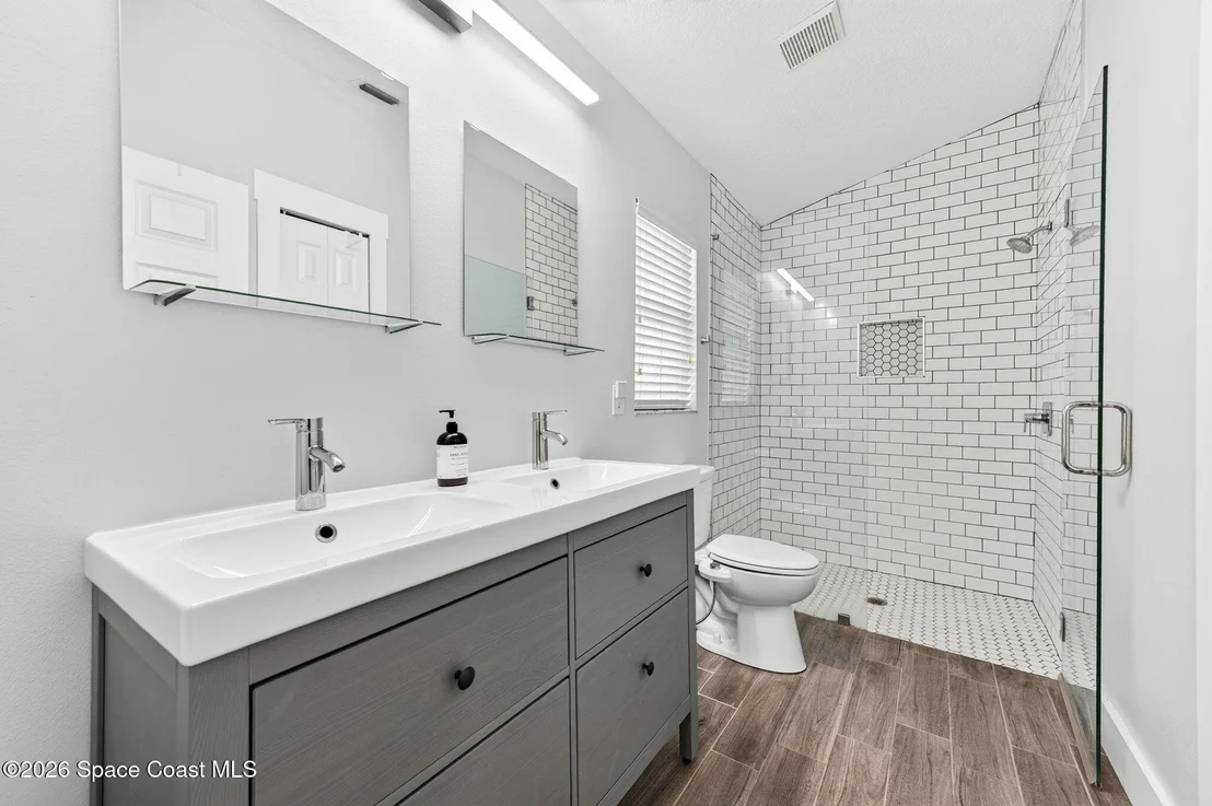 Photo of 2453 Addington Circle