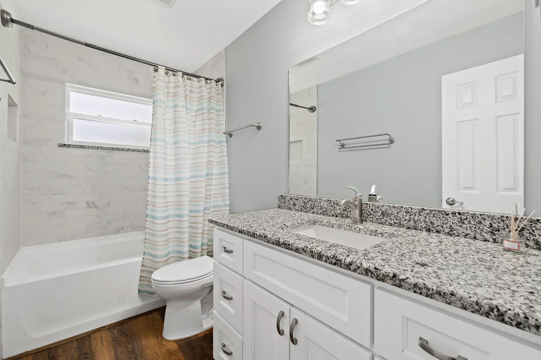 Photo of 810 Knecht Road NE