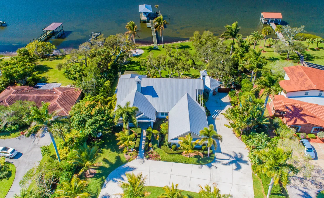 Photo of 800 S Riverside Drive