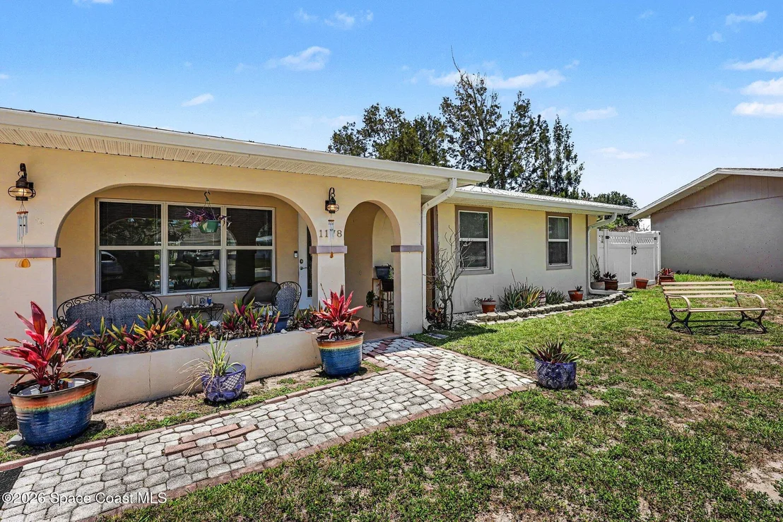 Photo of 1178 Abbey Circle NE