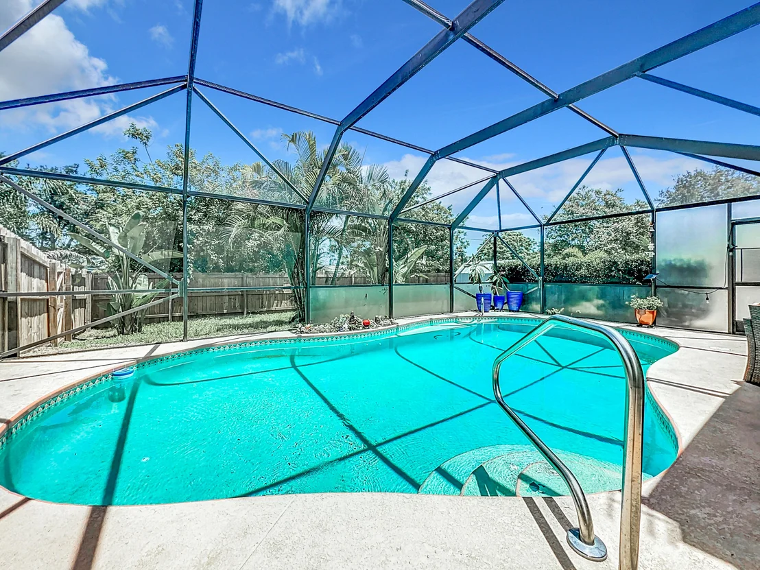 Photo of 909 Lyons Circle NW