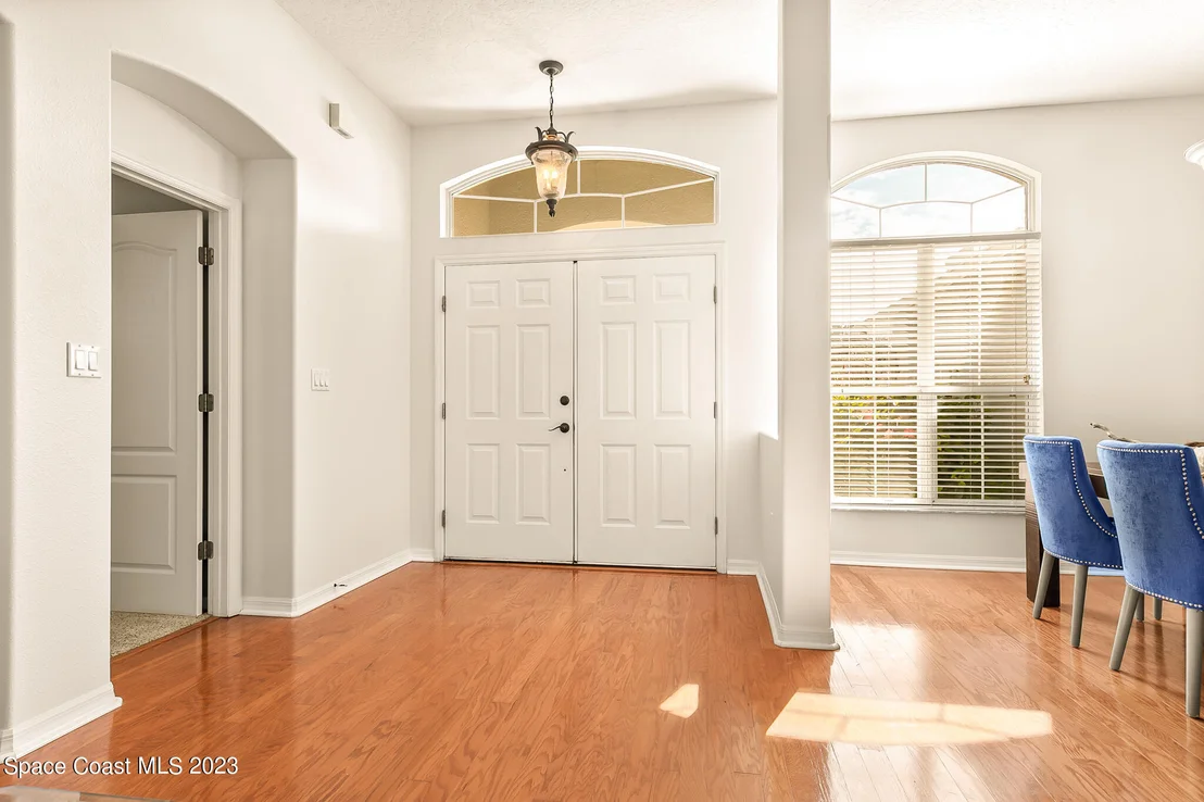 Photo of 6037 Arlington Circle