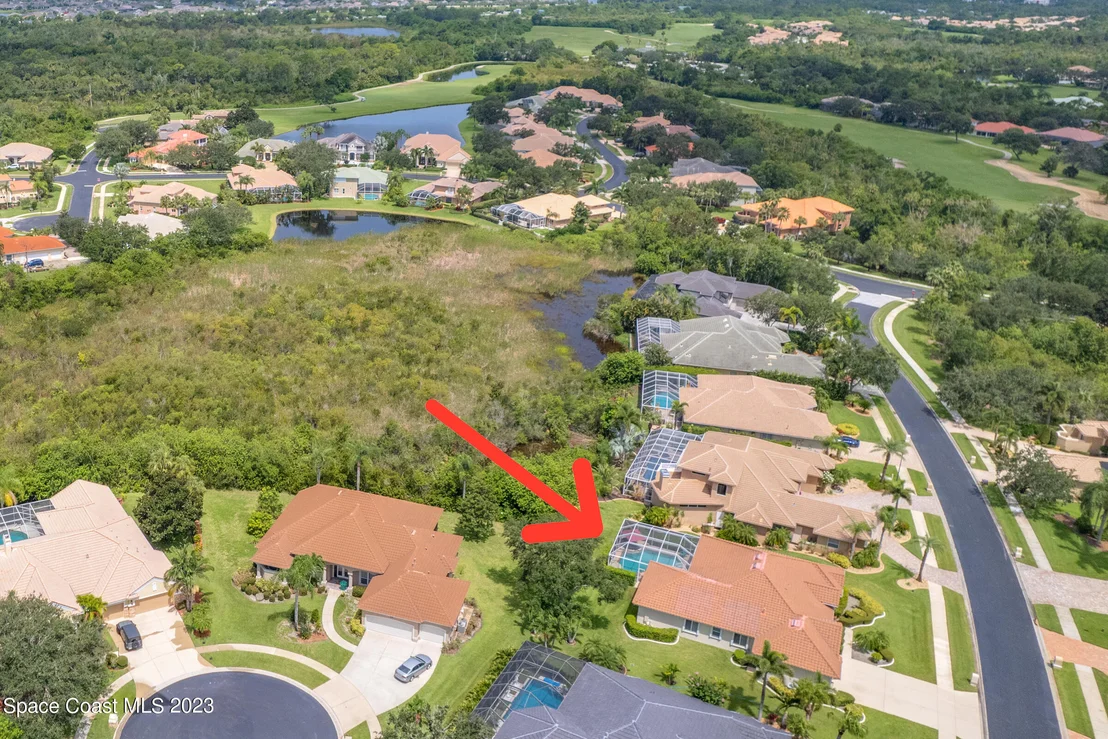 Photo of 844 Chatsworth Drive