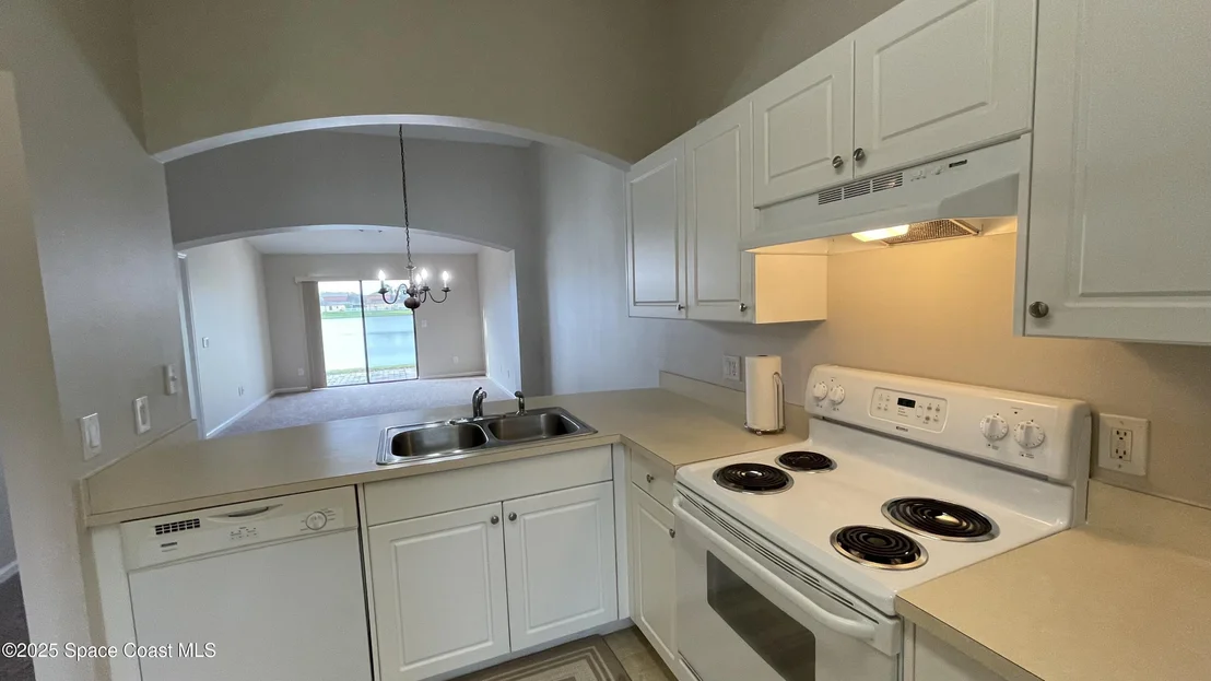 Photo of Unit 103 at 975 Luminary Circle