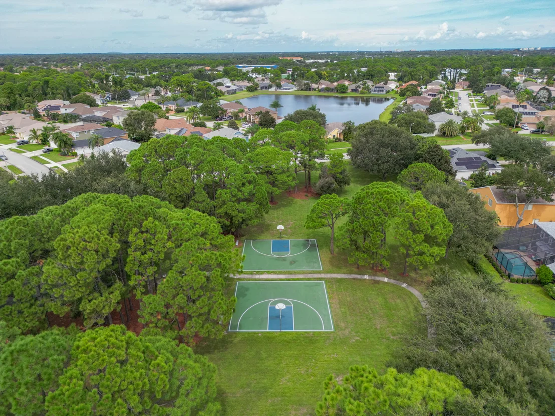 Photo of 552 Glenbrook Circle
