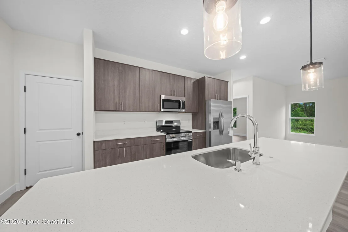 Photo of 1240 Cogan Drive SE