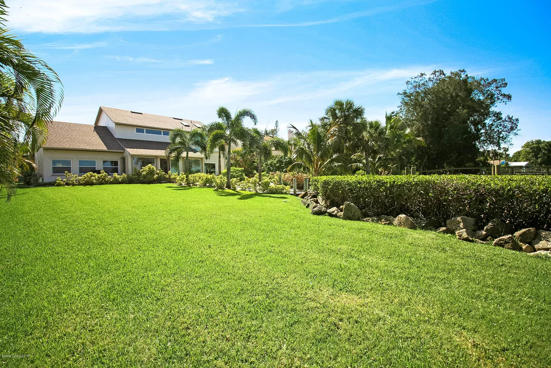 Photo of 5870 Riverside Drive