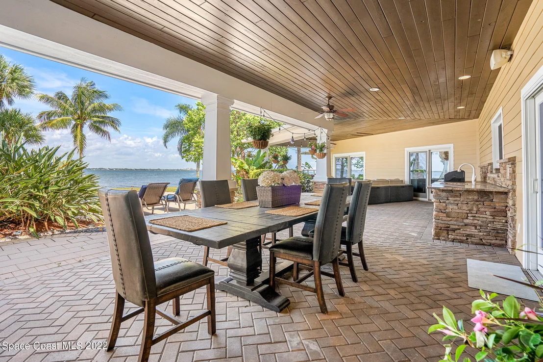Photo of 437 River View Lane