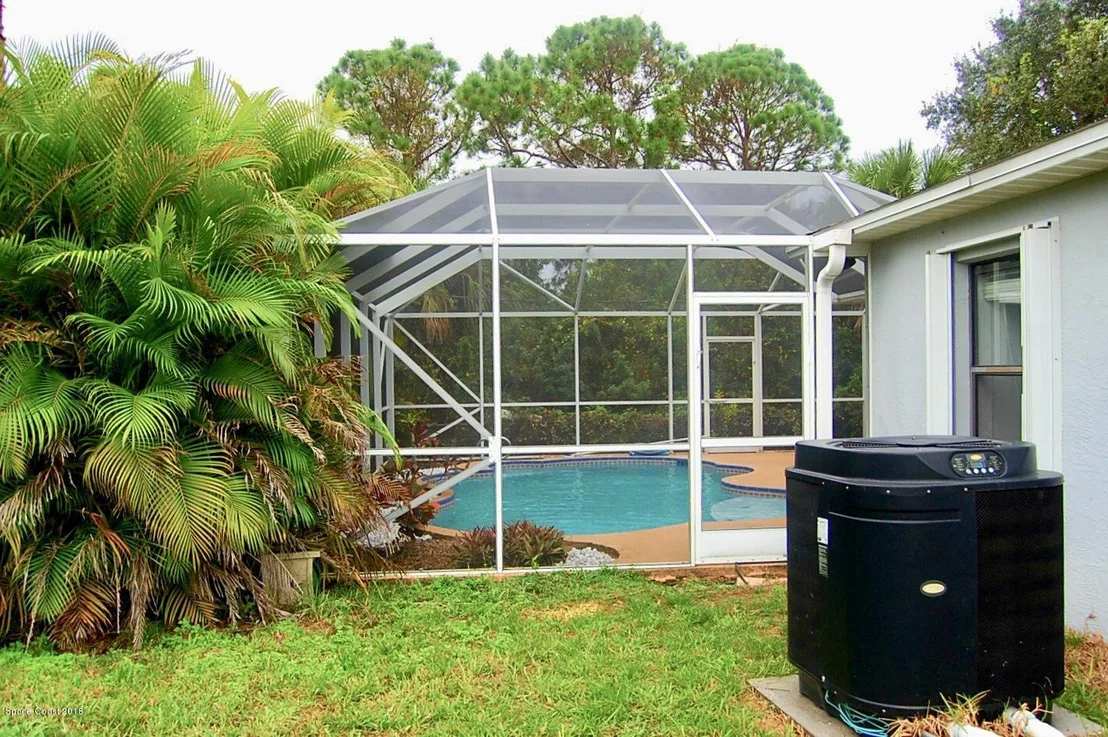 Photo of 1691 Adview Road SE