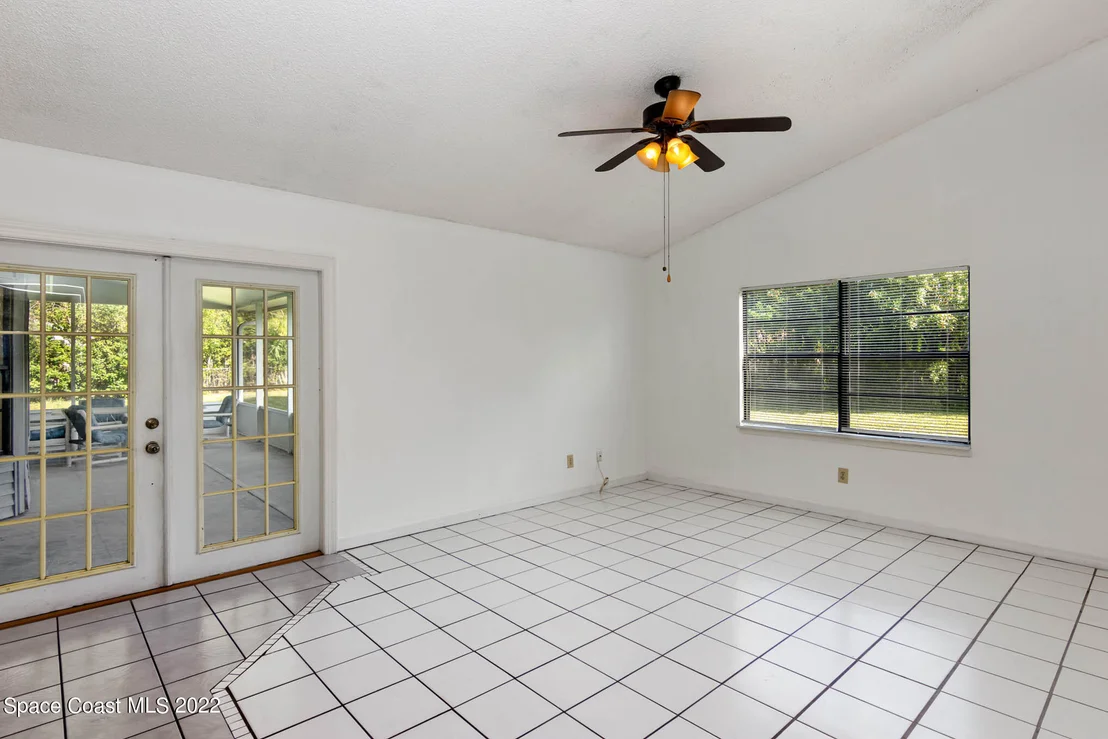 Photo of 1749 Tharp Road SE
