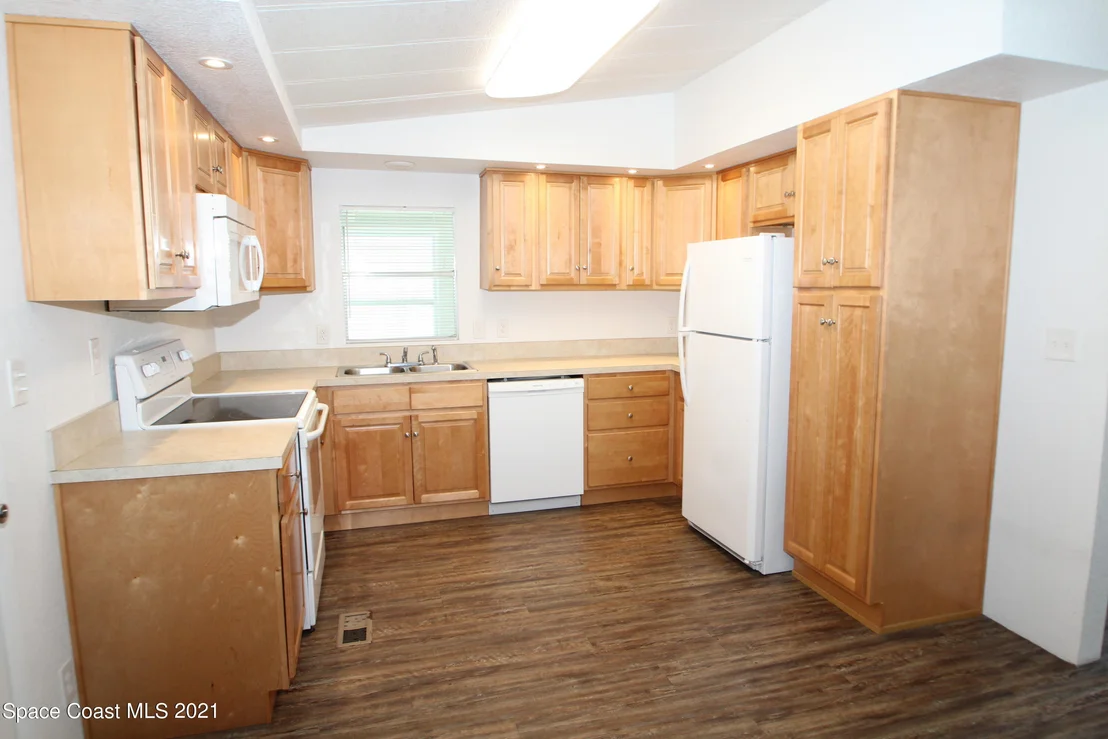 Photo of 2505 Amberly Road NE