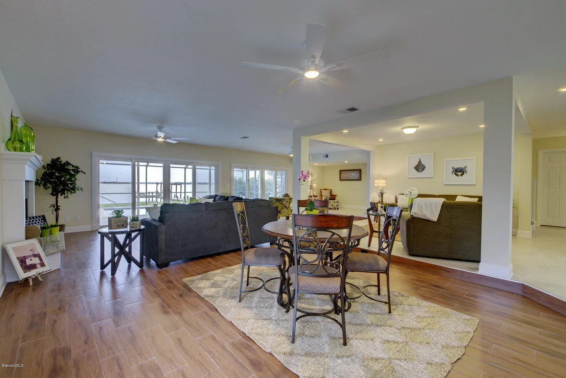 Photo of 427 Riverview Lane