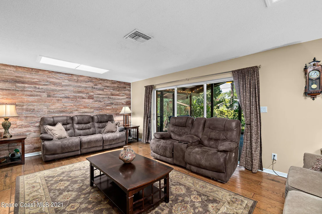 Photo of 1180 Ashlyn Drive