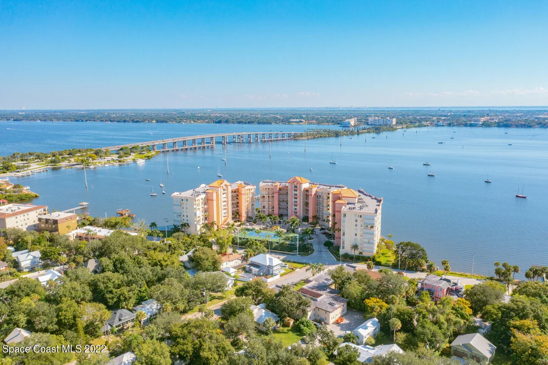 Photo of Unit 606 at 100 Riverside Drive