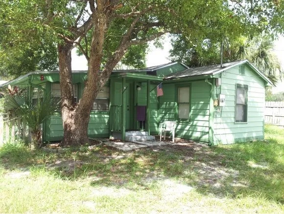 Photo of 2881 NE Pollak