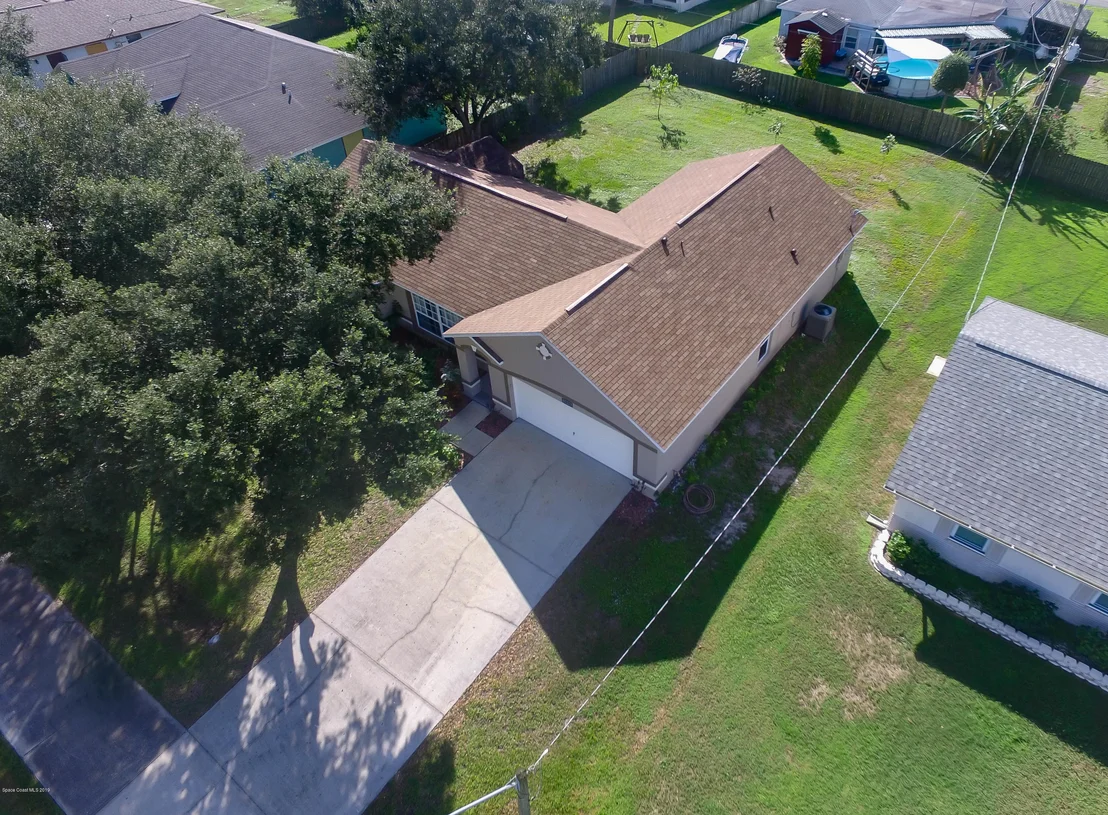 Photo of 1898 Fallon Boulevard NE