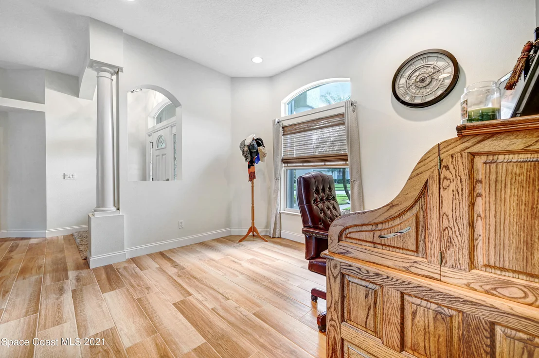 Photo of 2571 Canterbury Circle