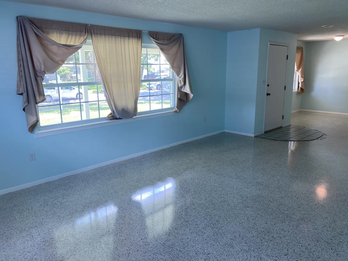 Photo of 898 Kings Post Road