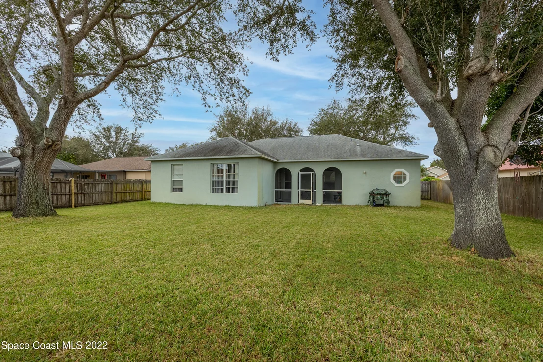 Photo of 2415 Mountain View Avenue