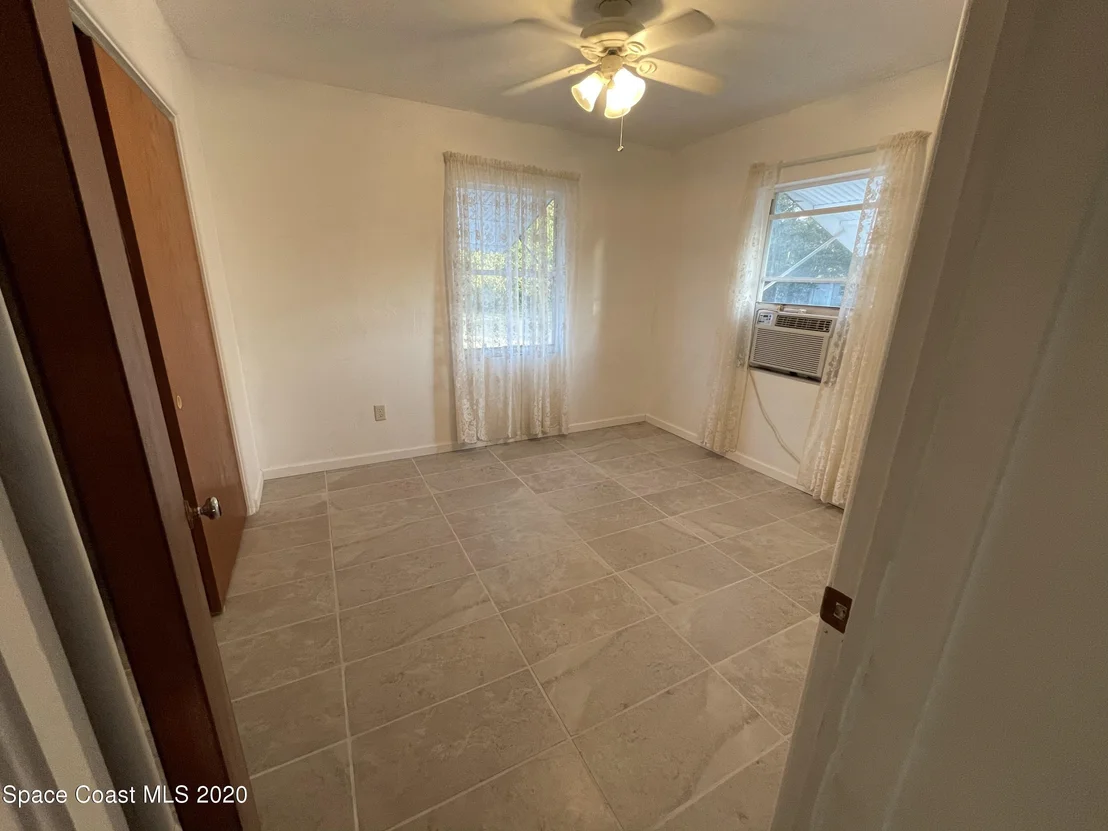 Photo of 2833 Pine Avenue