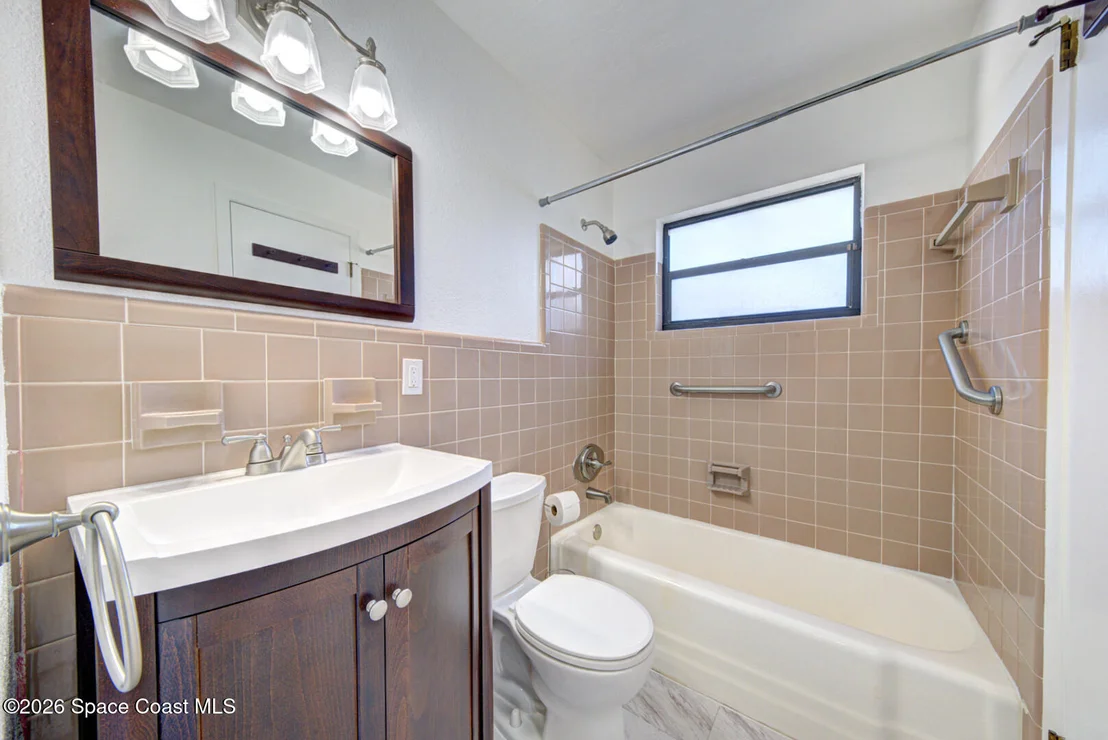 Photo of 990 Hibiscus Street