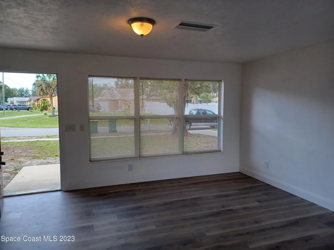 Photo of 982 Hibiscus Street