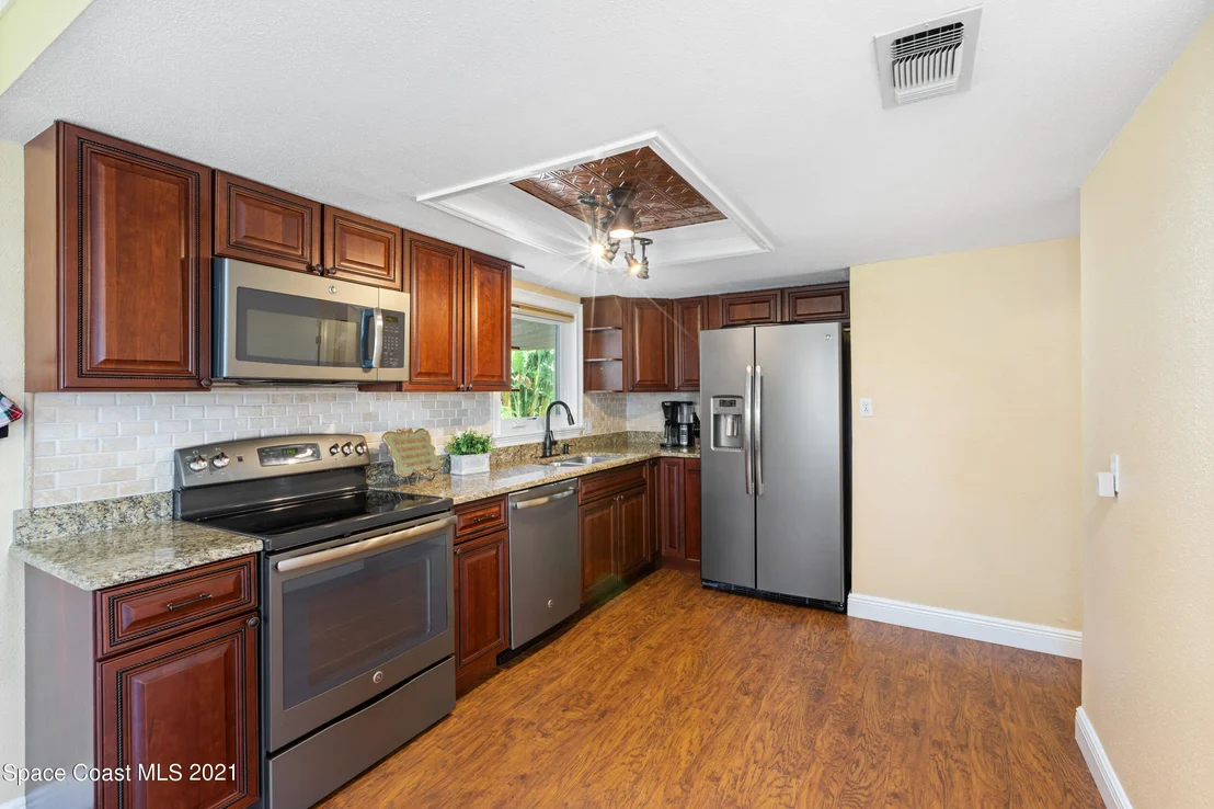Photo of 2416 Lakeview Drive