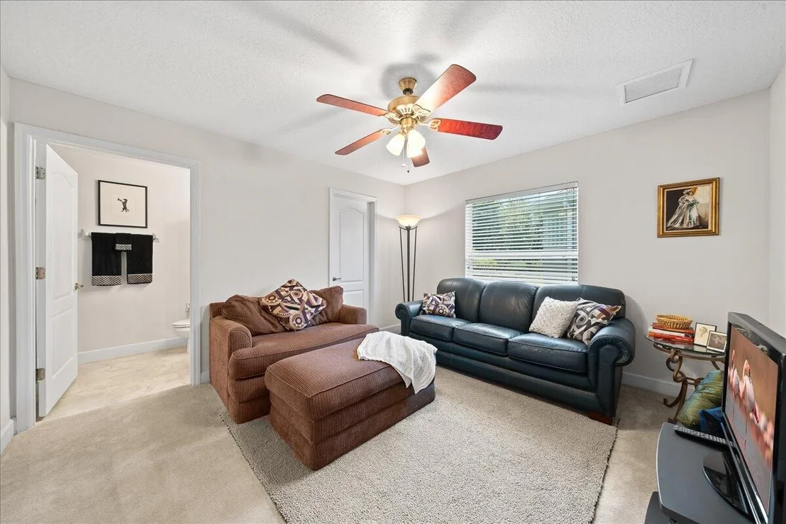 Photo of 1025 Starling