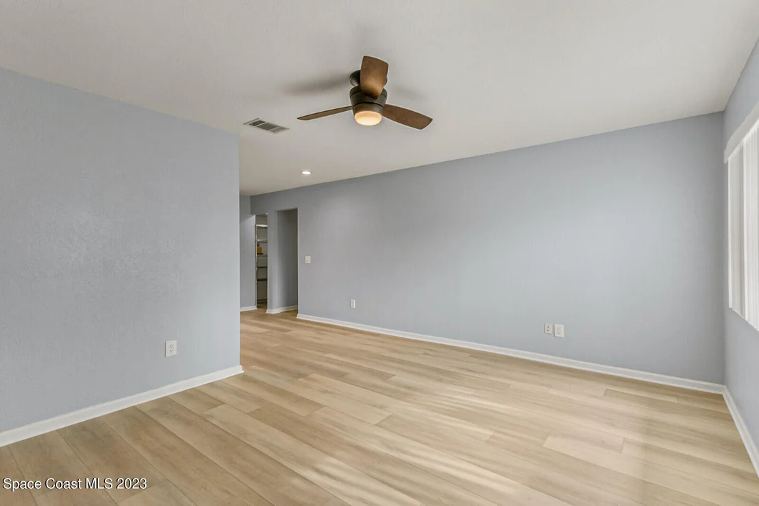 Photo of 736 Brevity Avenue NE