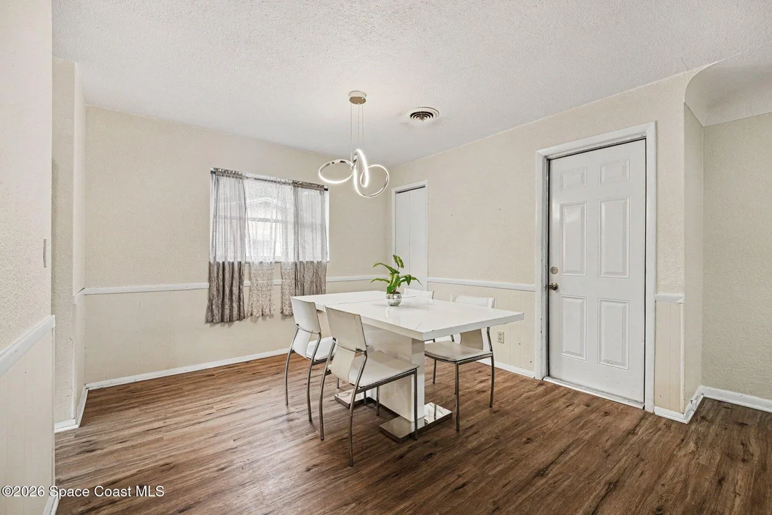 Photo of 2425 Heritage Drive