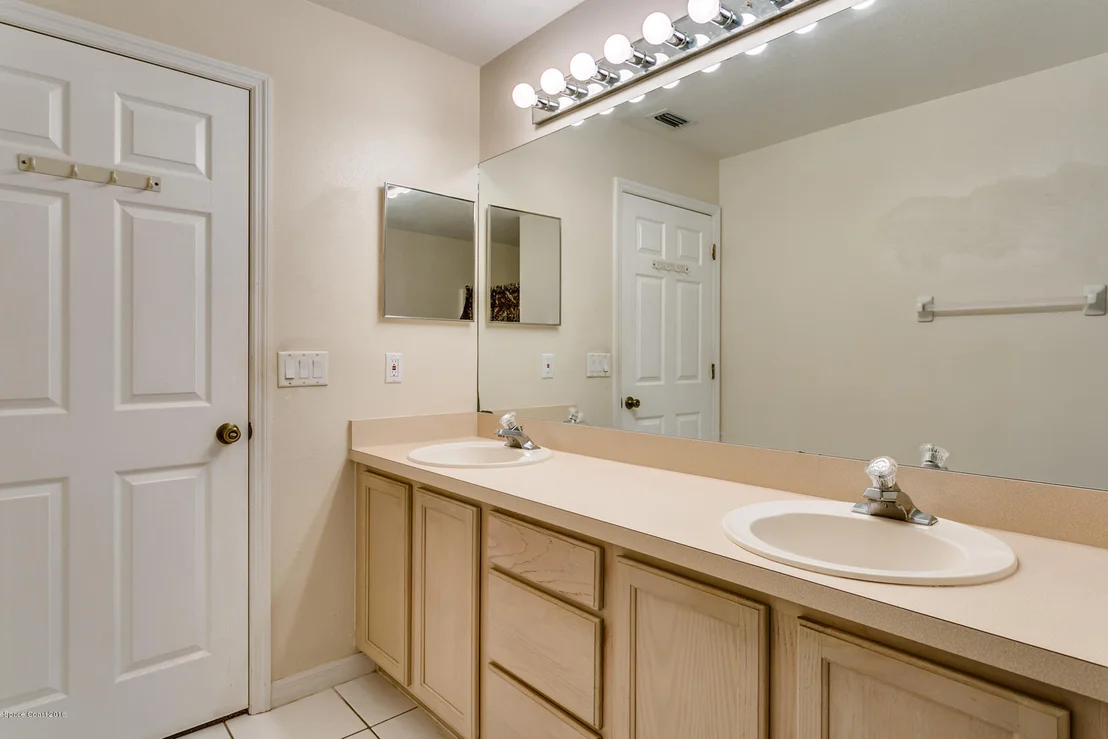 Photo of 1121 Juno Place