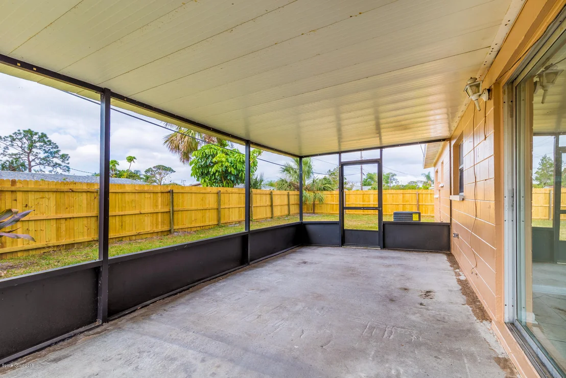 Photo of 1089 Madrid Road