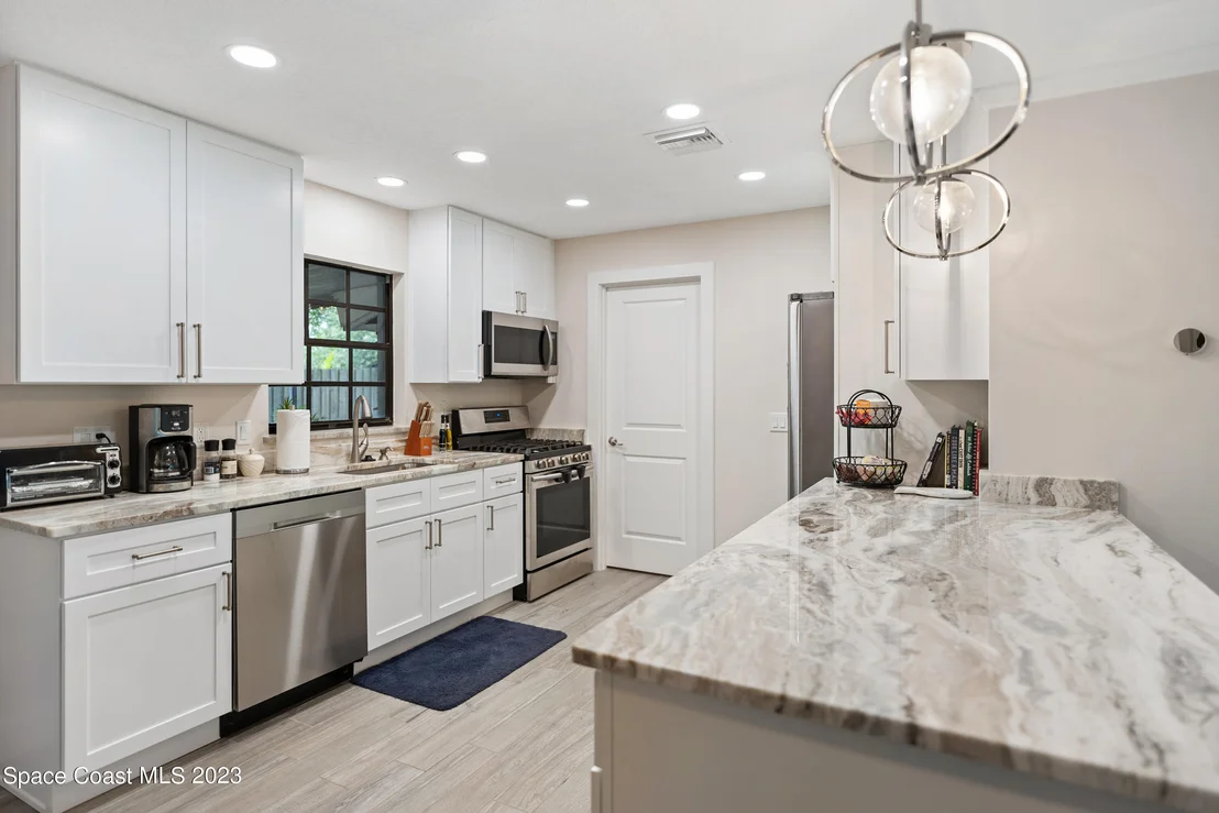 Photo of 1325 Estridge Drive