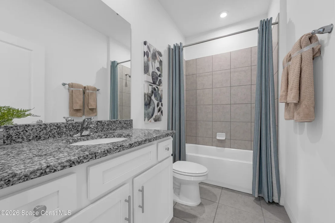 Photo of 637 Castleford Avenue NE