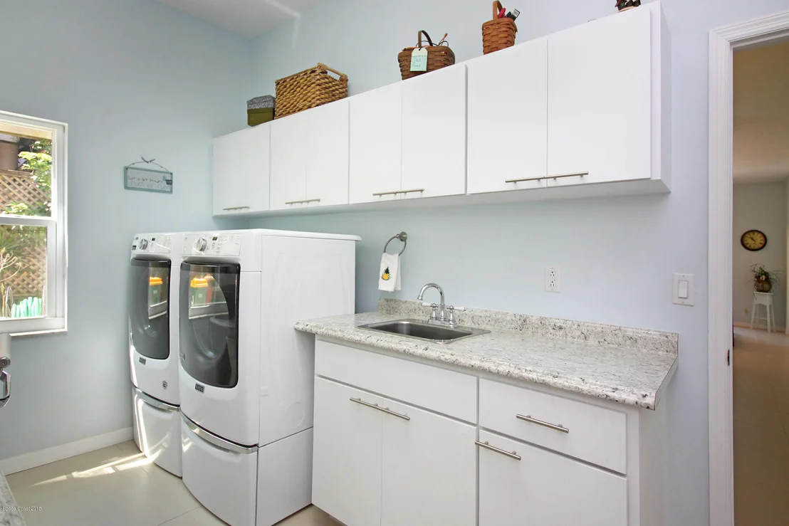 Photo of 5870 Riverside Drive