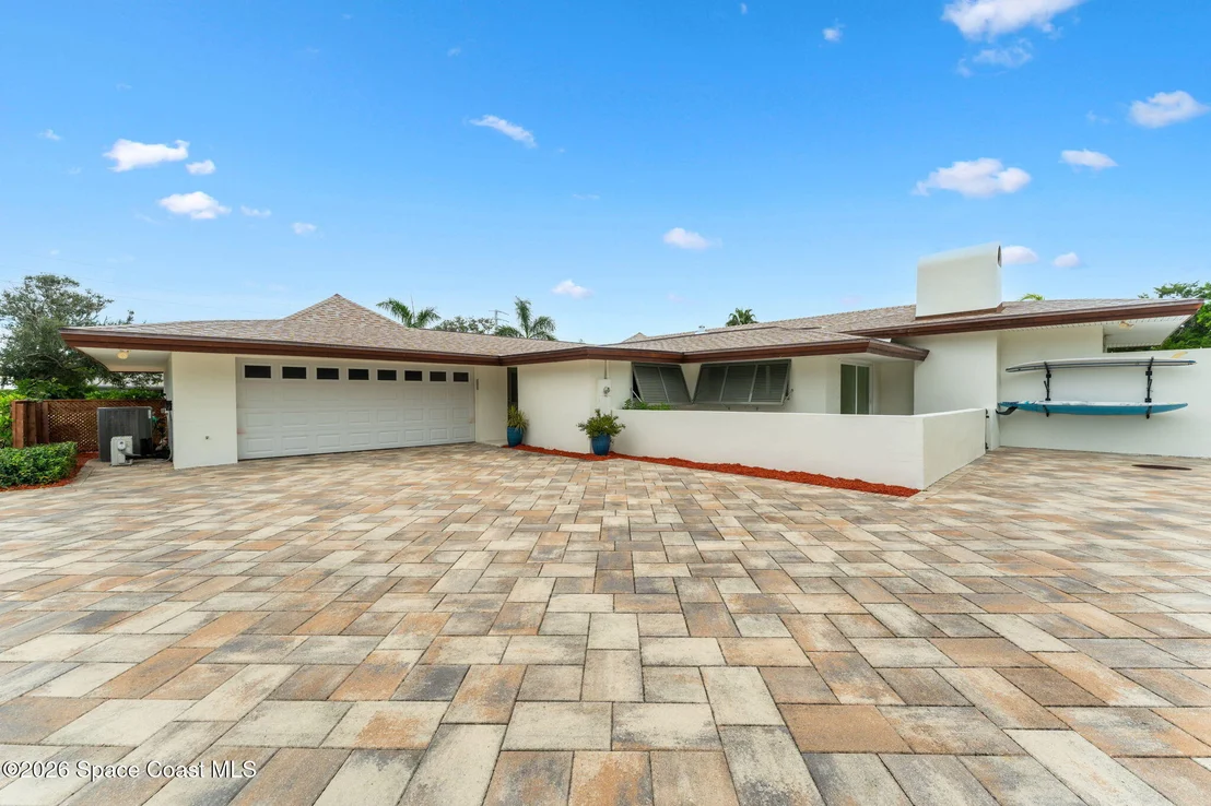 Photo of 207 Riverside Drive