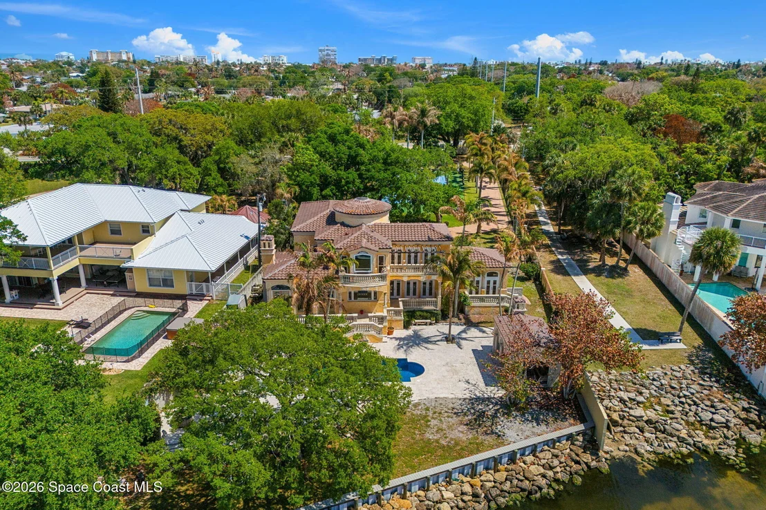Photo of 1000 N Riverside Drive