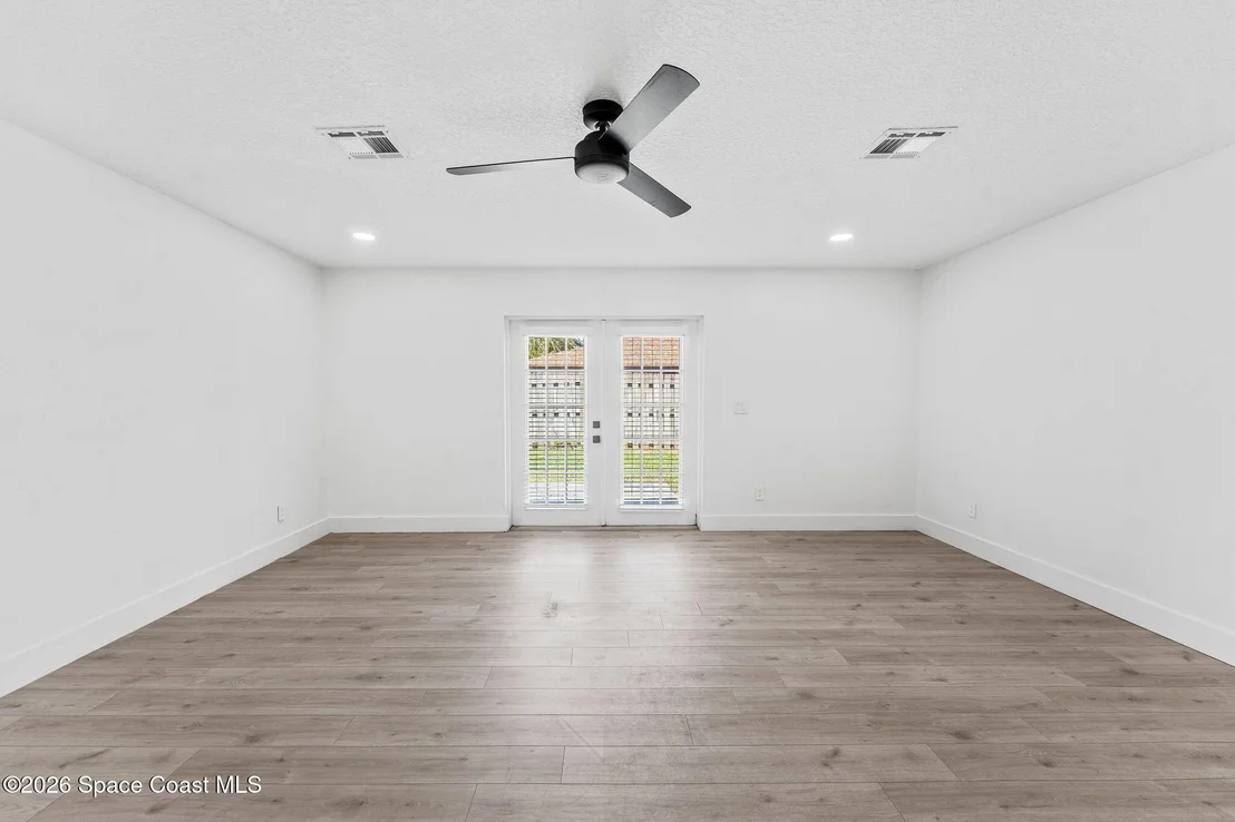 Photo of 470 Seabreeze Drive