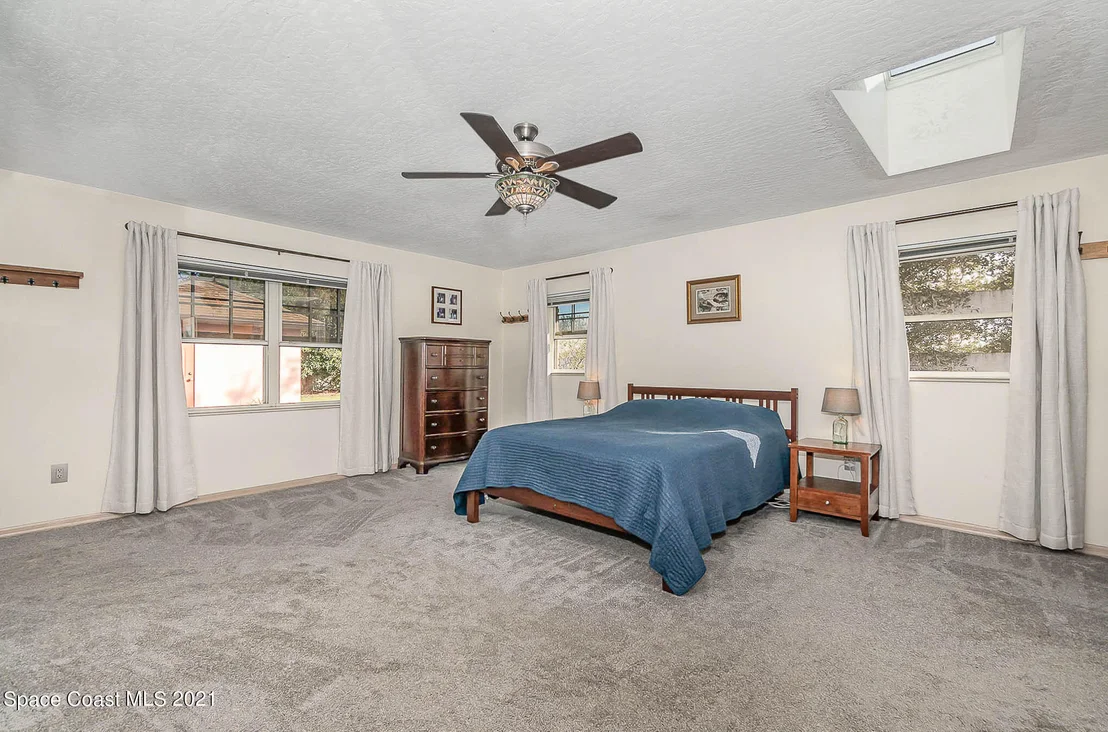Photo of 2555 Macdonald Lane