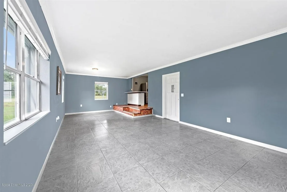 Photo of 1285 Hall Road