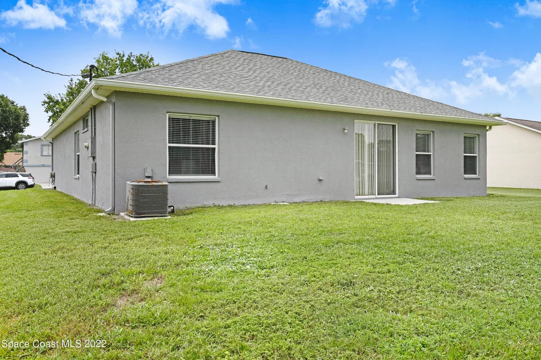 Photo of 880 Lyons Circle NW